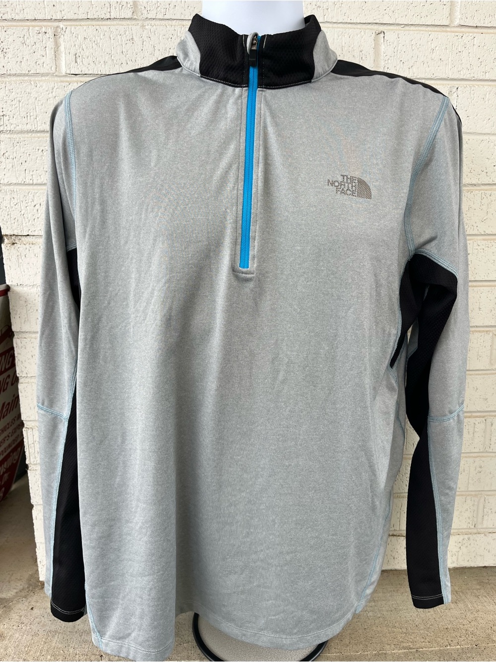 The North Face Men’s Kilowatt  Gray and Black Quarter-Zip Pullover